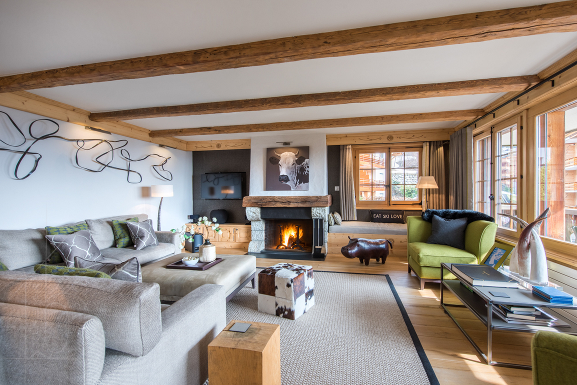 appartement-fleur-de-lin-verbier-salon-cheminee-01.jpg
