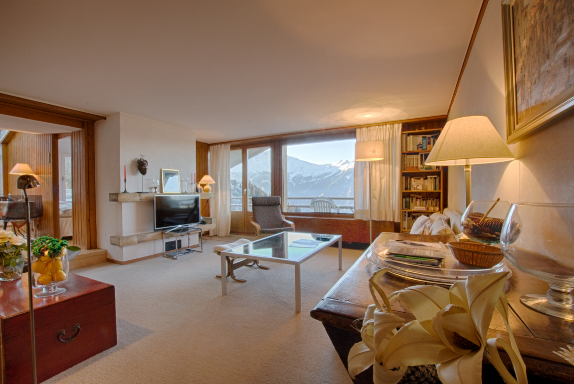 appartement-les-seracs-44-verbier-salon-vue-montagnes-01.jpg