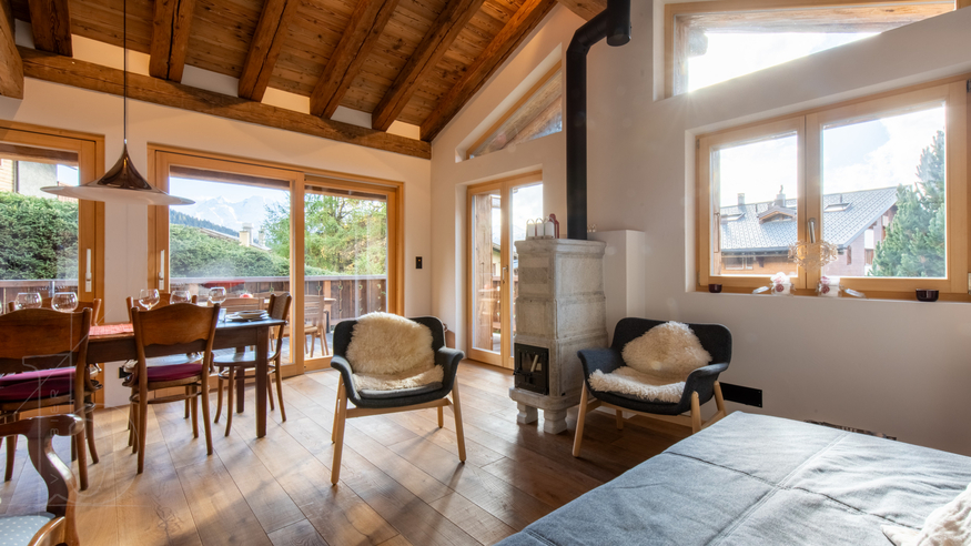 chalet-mon-ronron-verbier-piece-de-vie-salon-coin-repas-07.jpg