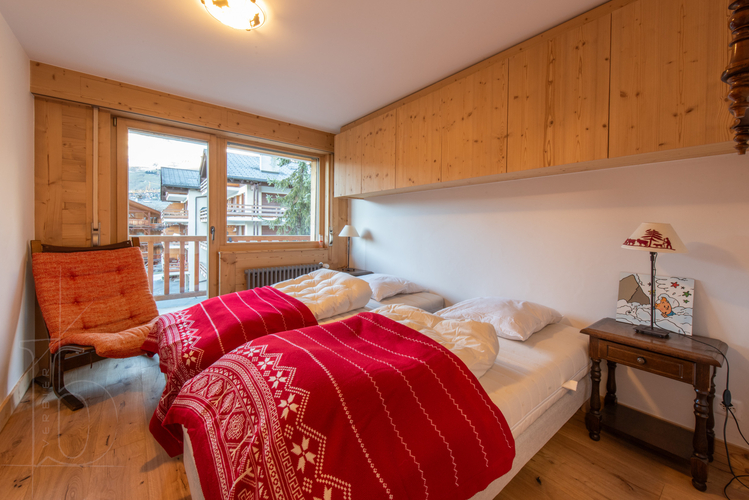 chalet-corbassiere-30-verbier-chambre-lumineuse-06.jpg