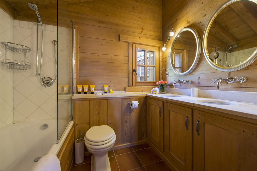 chalet-5-roses-verbier-salle-de-bain-vasque-23.jpg