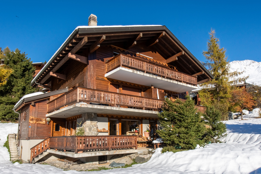 chalet-verseau-15-verbier-facade-hiver-balcon-10.jpg