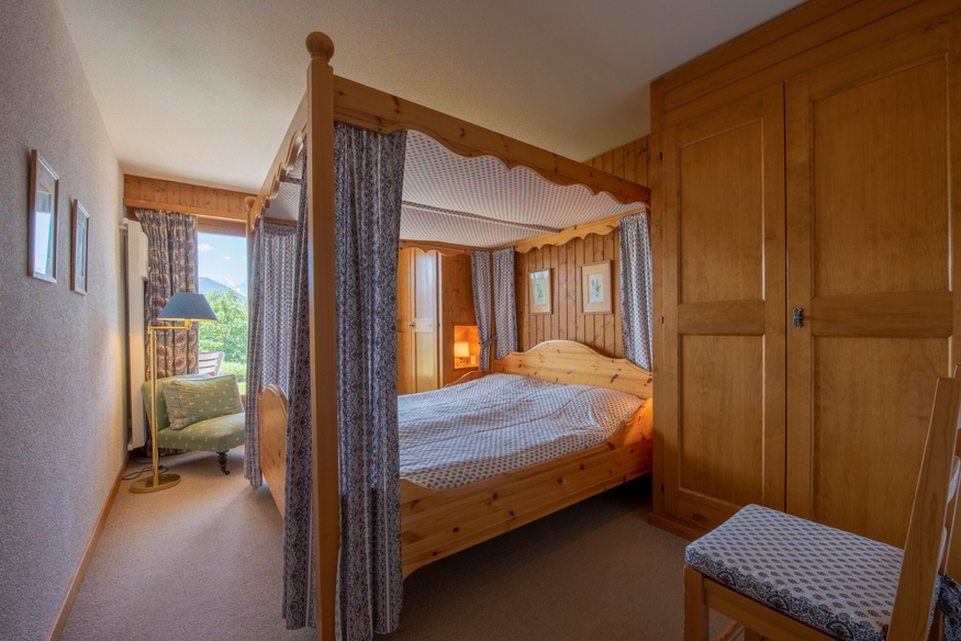appartement-pelican-050-verbier-couloir-chambre-09.jpg