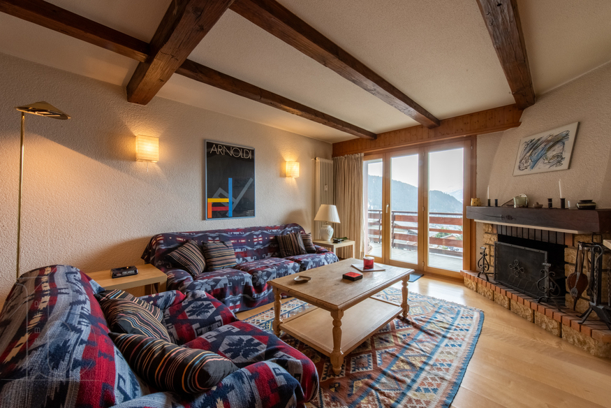 appartement-boucanier-103-verbier-salon-canape-poutres-08.jpg