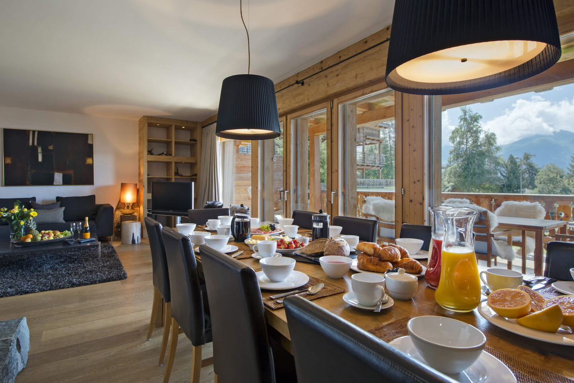 appartement-victoria-111-verbier-salle-a-manger-table-dressee-02.jpg