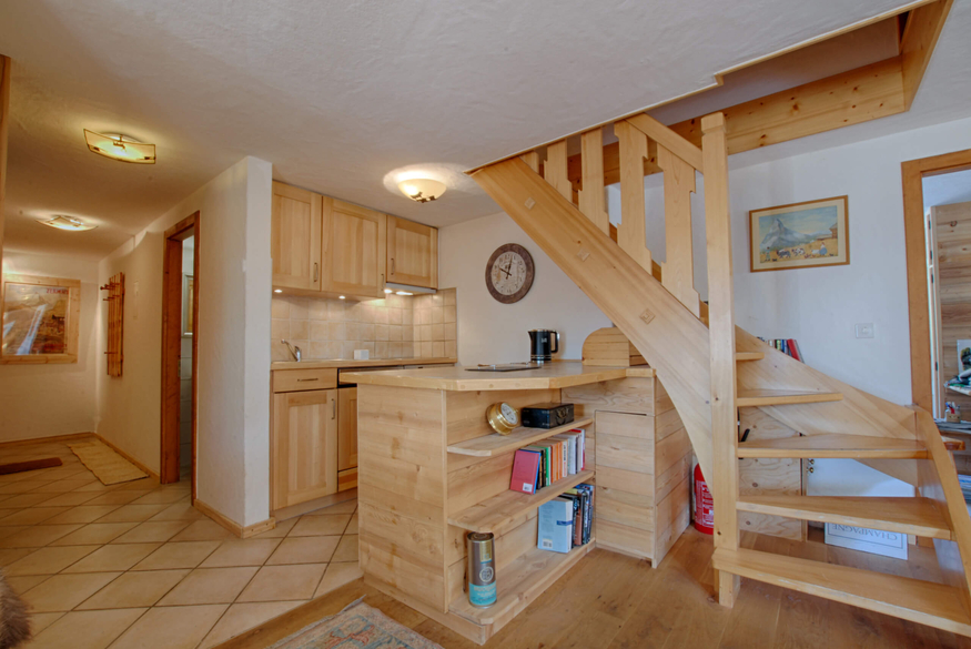 appartement-sologne-132-237-verbier-entree-escalier-08.jpg