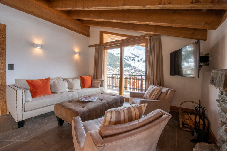 appartement-baccara-combles-verbier-espace-detente-sous-poutres-04.jpg