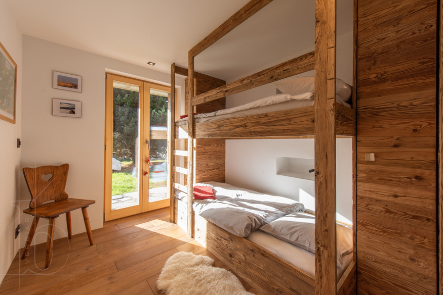 chalet-mon-ronron-verbier-chambre-enfants-porte-fenetre-16.jpg