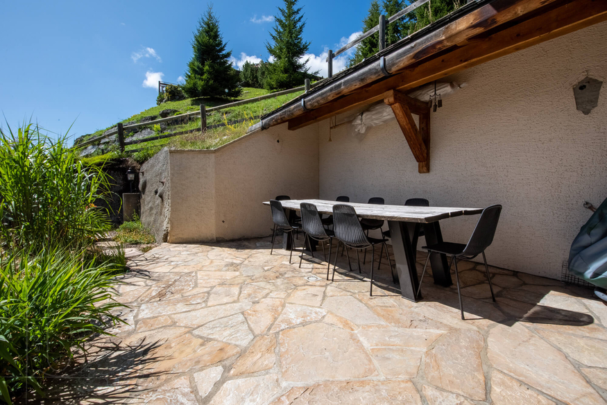 chalet-billabong-verbier-terrasse-coin-repas-exterieur-18.jpg