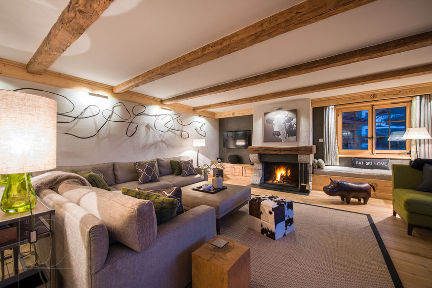 appartement-fleur-de-lin-verbier-salon-soiree-07.jpg