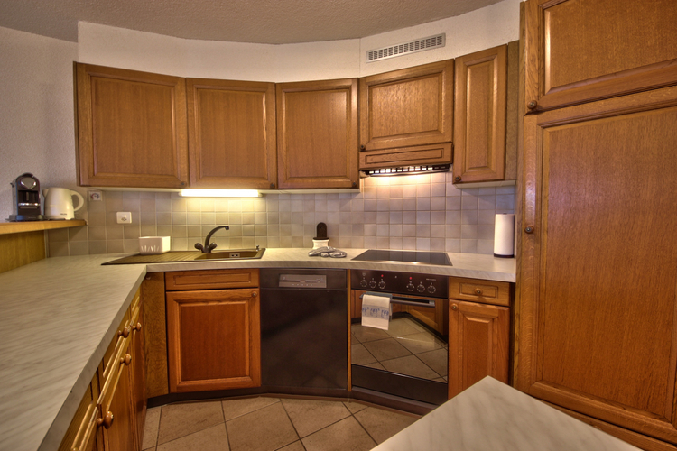 appartement-andrea-259-verbier-cuisine-fonctionnelle-05.jpg