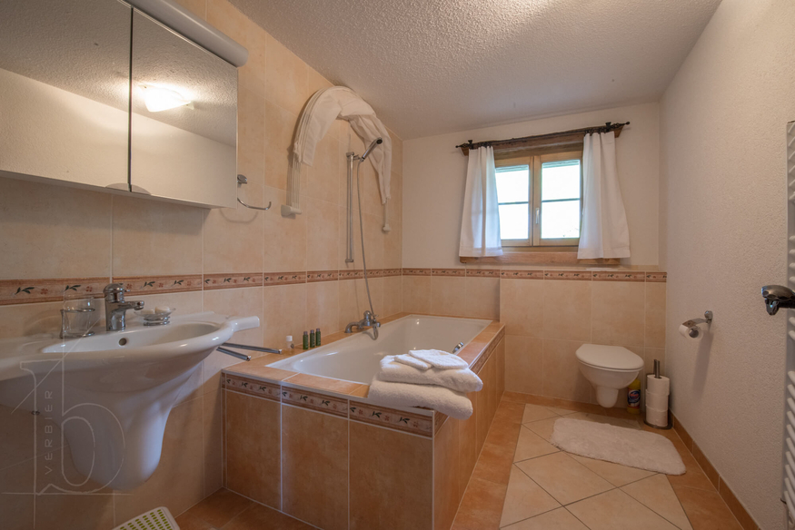 chalet-billabong-verbier-salle-de-bain-baignoire-12.jpg