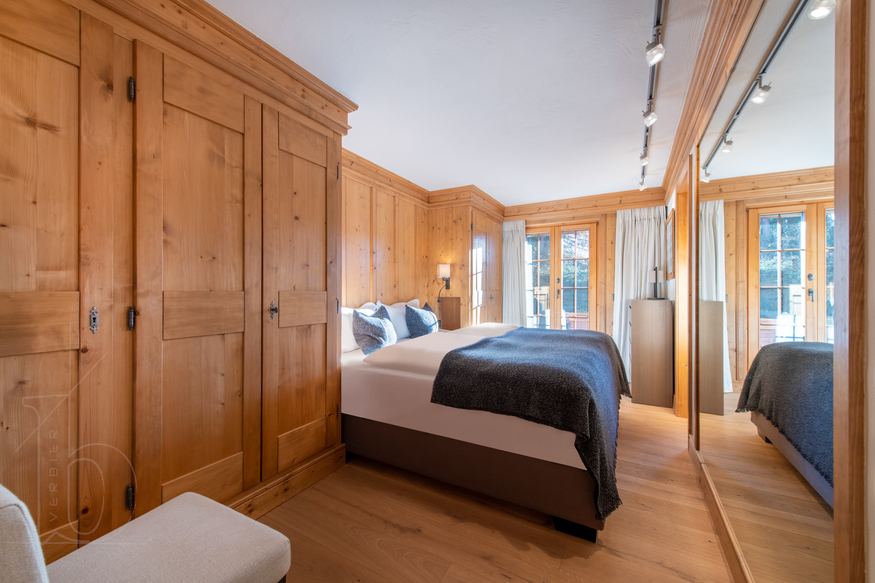appartement-ivouette-011-verbier-chambre-placards-07.jpg