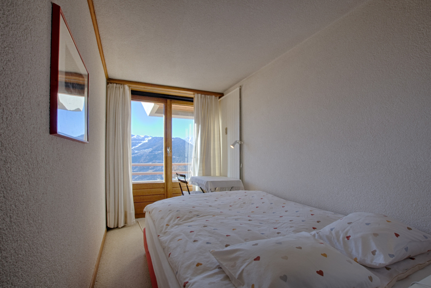 appartement-les-seracs-44-verbier-chambre-lit-double-16.jpg