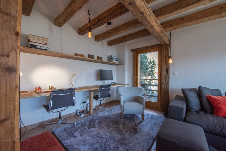 chalet-billabong-verbier-mezzanine-coin-bureau-salon-22.jpg