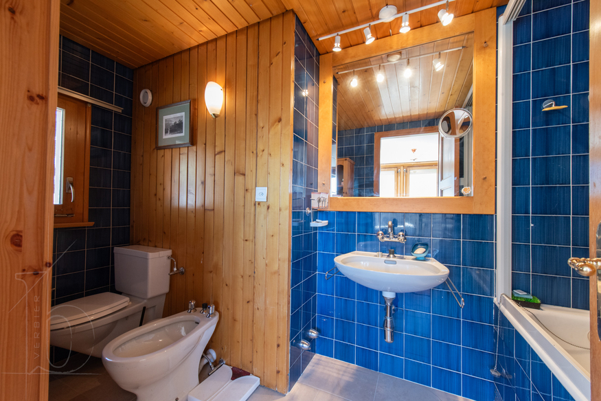 appartement-thalia-281-verbier-salle-de-bain-baignoire-07.jpg