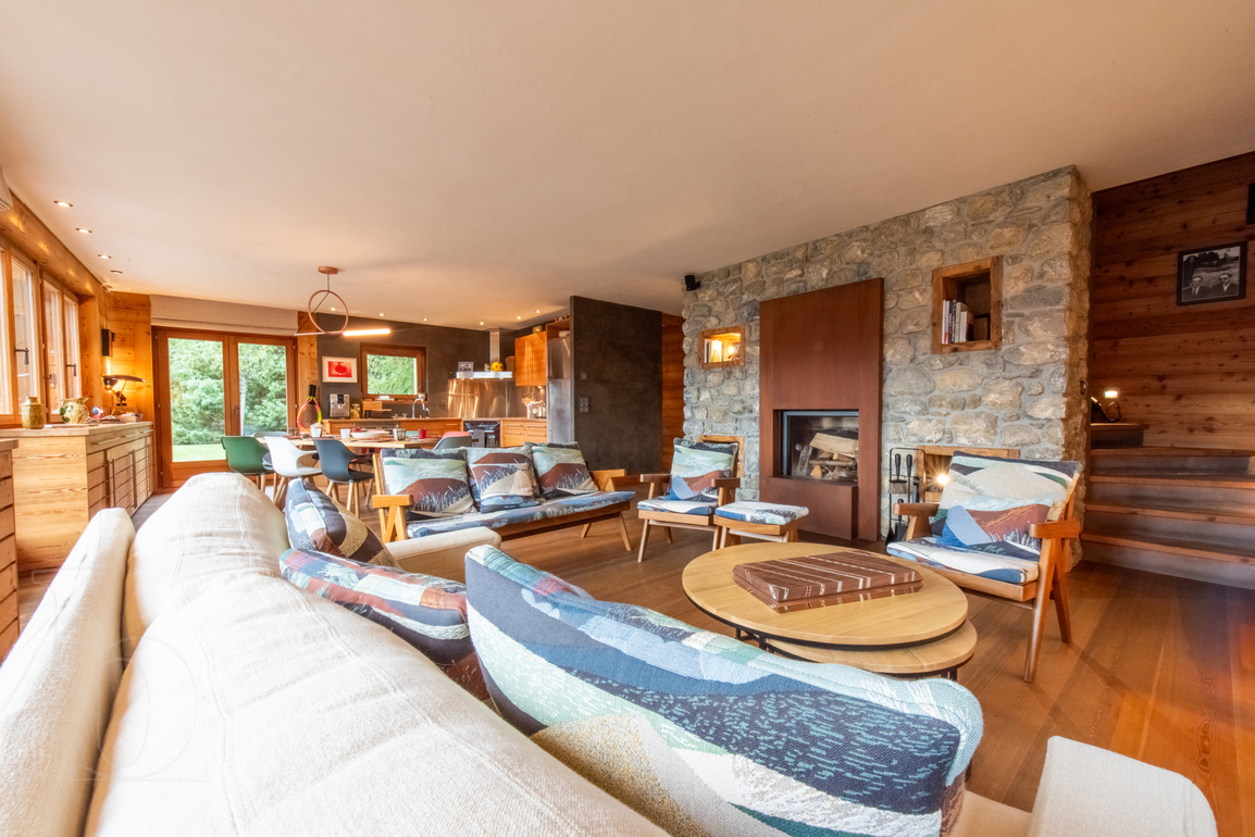 chalet-tanios-verbier-sejour-lumineux-salon-repas-01.jpg