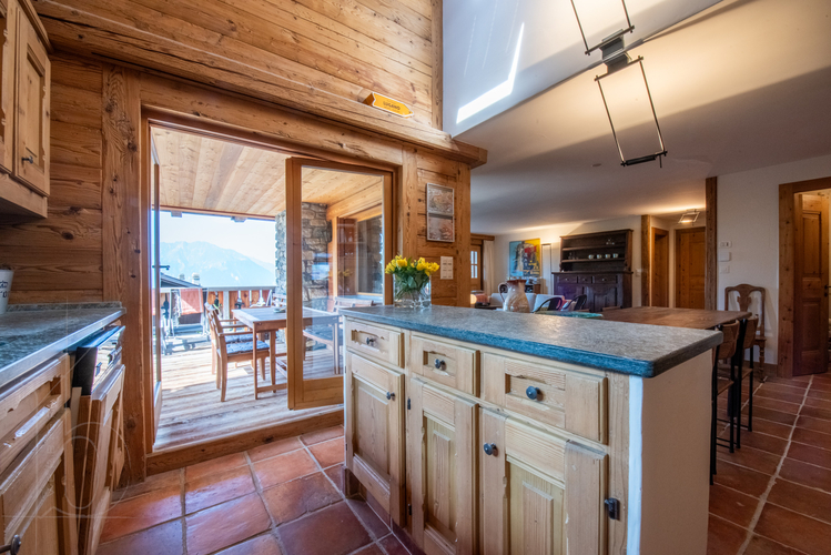 appartement-ecureuil-119-verbier-cuisine-equipee-plan-travail-05.jpg