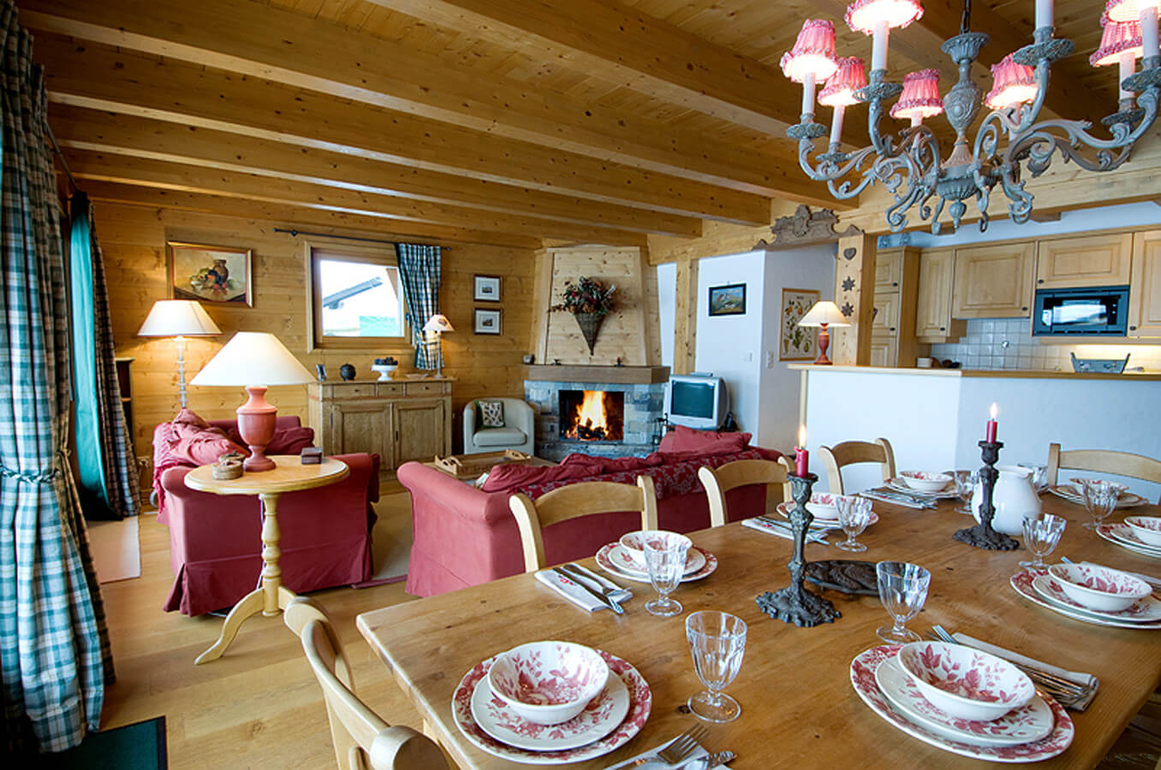 appartement-boissieres-027-verbier-salle-a-manger-table-dressee-03.jpg