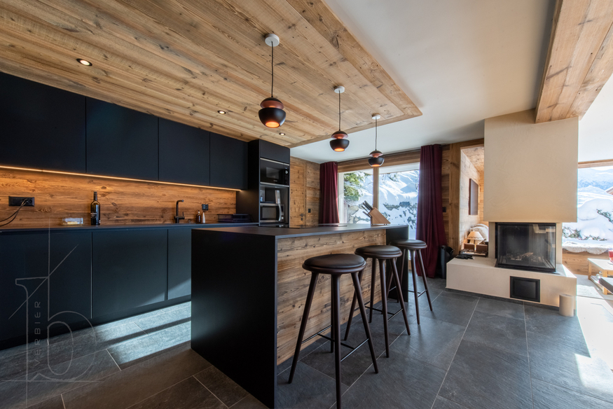 appartement-grand-cirque-verbier-cuisine-ouverte-bar-10.jpg