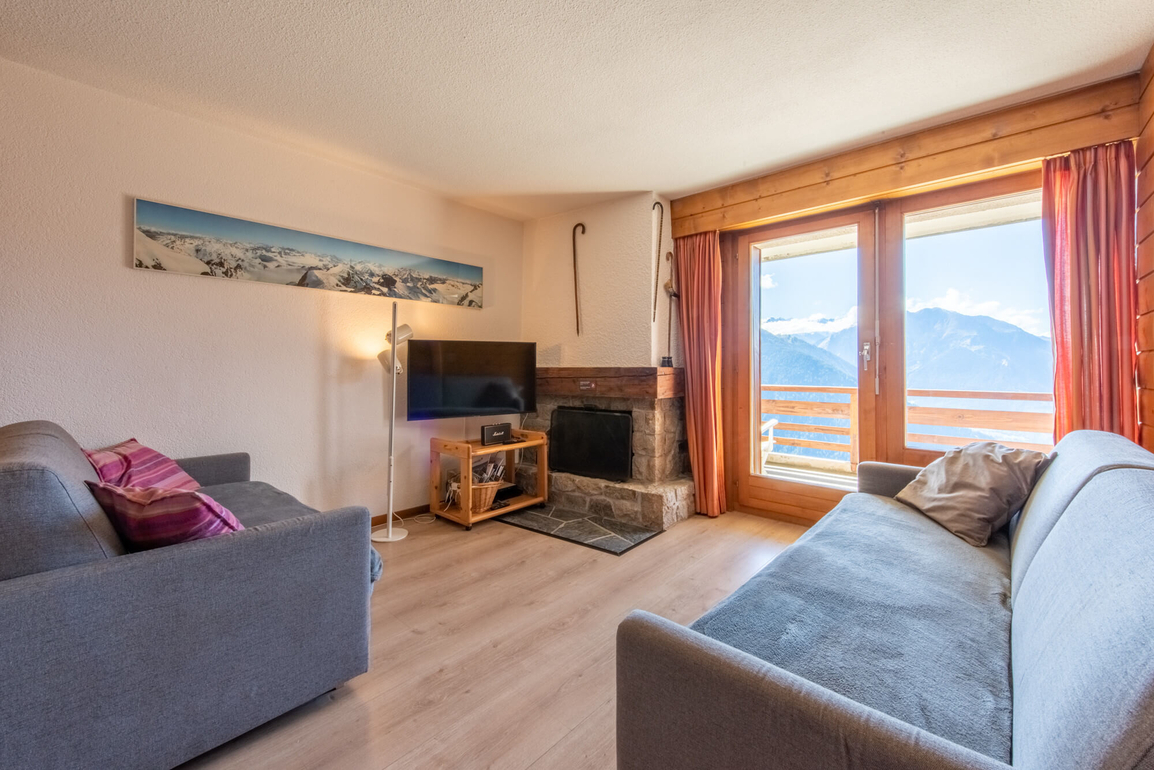 appartement-flaminia-431-verbier-salon-lumineux-01.jpg