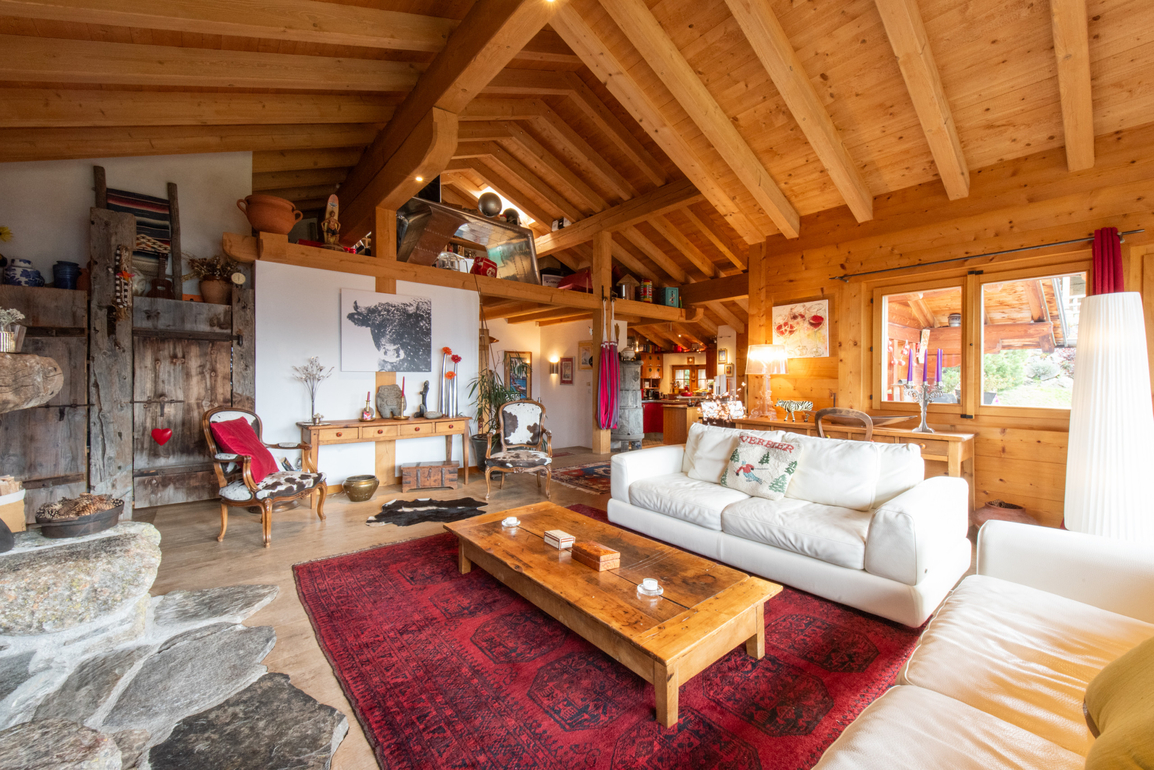 chalet-hookipa-verbier-sejour-lumineux-poutres-01.jpg