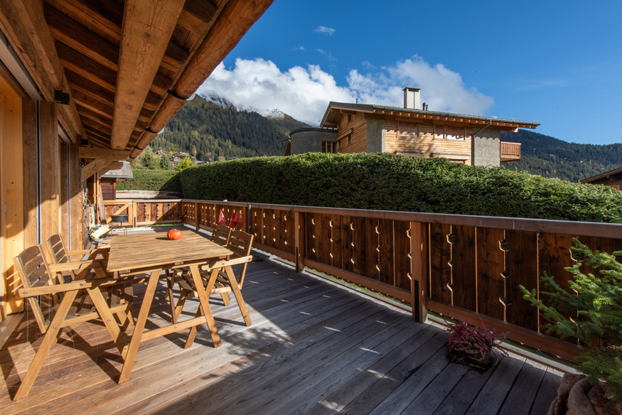 chalet-mon-ronron-verbier-terrasse-table-exterieure-11.jpg