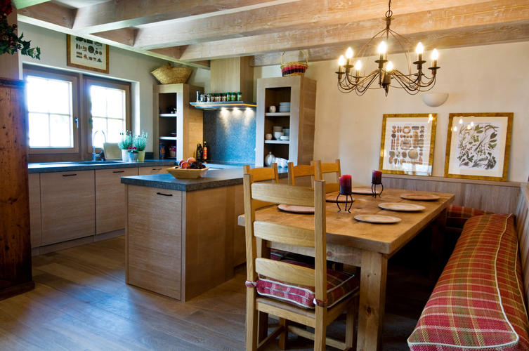 appartement-grand-verbiage-verbier-sejour-cuisine-coin-repas-05.jpg