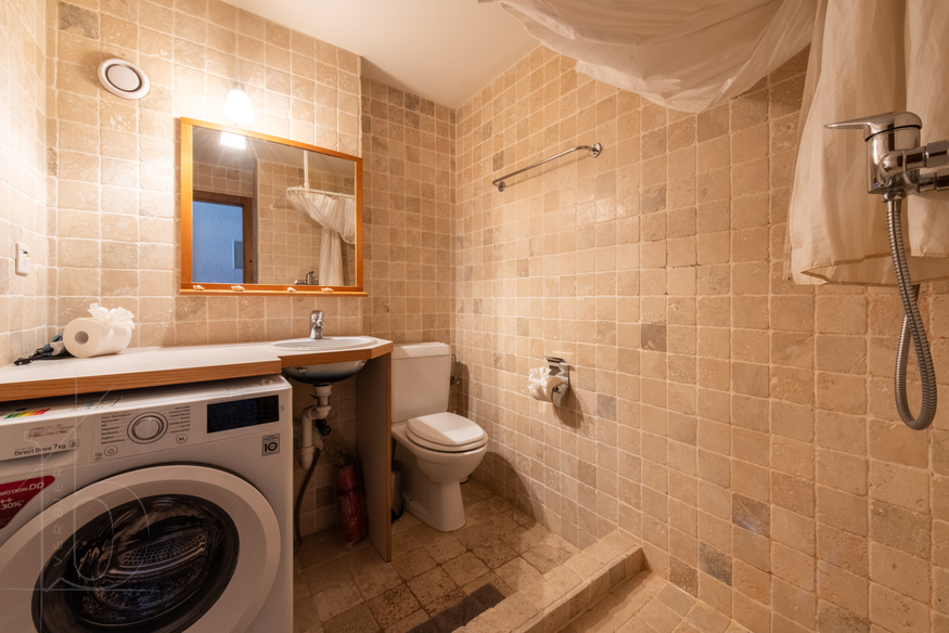 appartement-astoria-339-verbier-salle-de-bain-douche-09.jpg