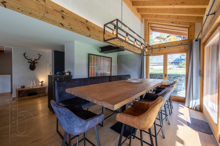 chalet-clambinet-verbier-table-a-manger-vue-ensemble-06.jpg