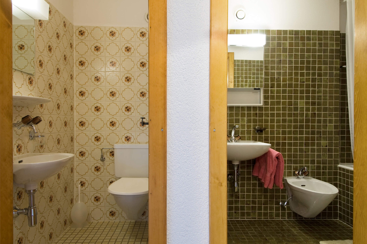 appartement-pelican-049-verbier-salle-de-bain-vasque-wc-06.jpg
