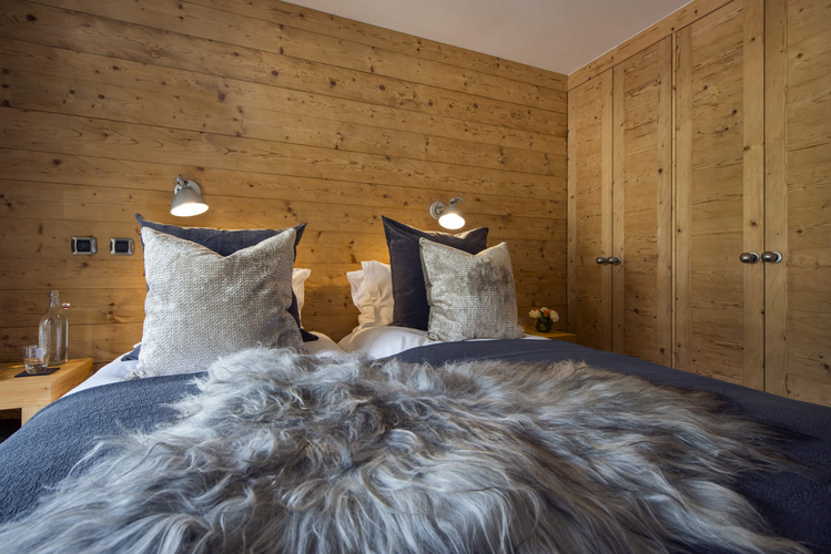 appartement-victoria-111-verbier-chambre-double-tete-de-lit-05.jpg