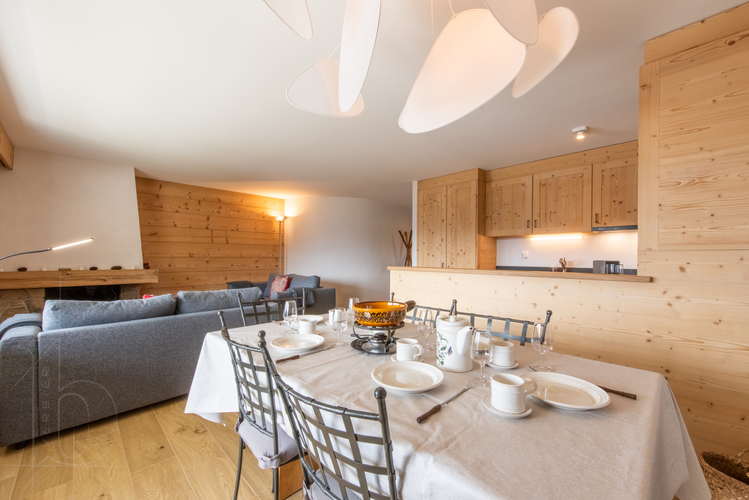 appartement-tayannes-118-verbier-salle-a-manger-table-dressee-04.jpg