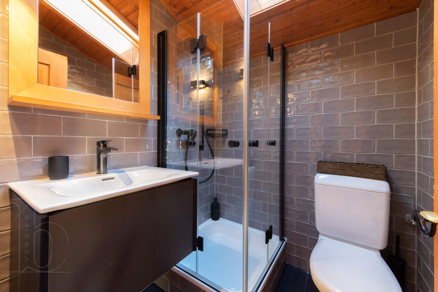 chalet-sunbeam-verbier-salle-de-bain-douche-17.jpg