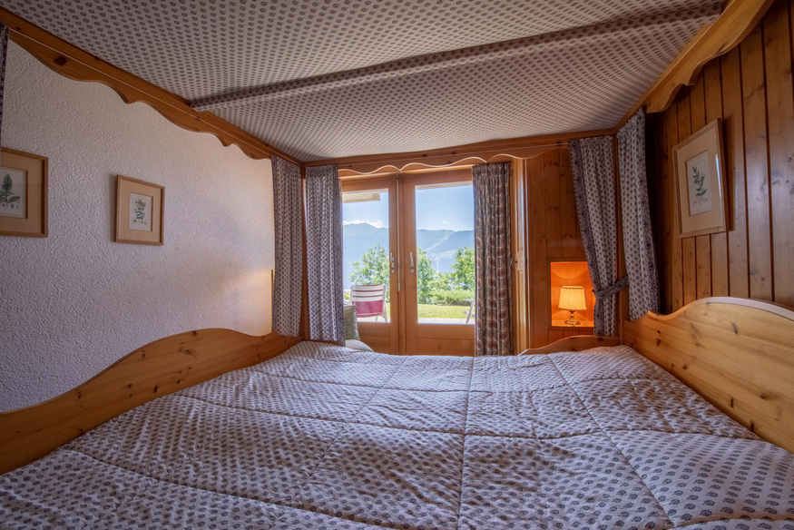 appartement-pelican-050-verbier-chambre-double-vue-10.jpg