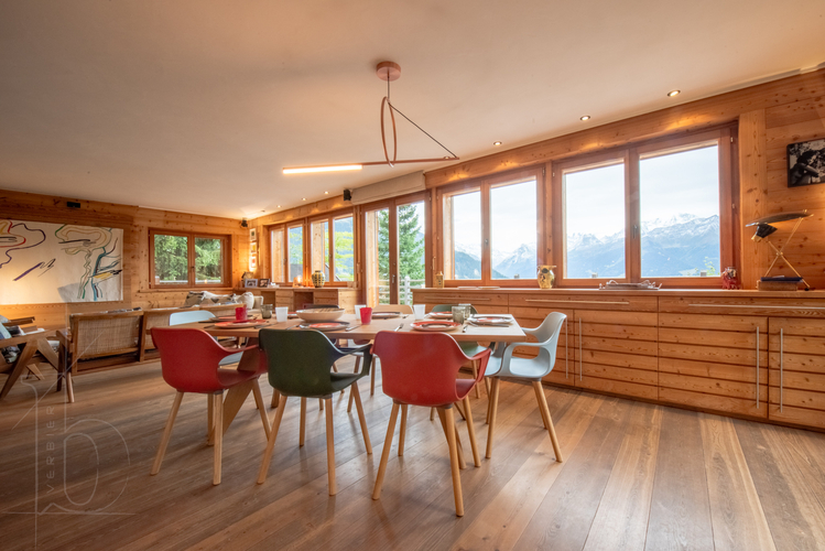 chalet-tanios-verbier-espace-repas-fenetres-05.jpg