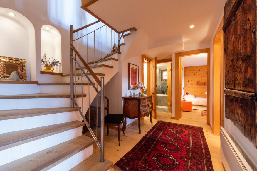 chalet-hookipa-verbier-hall-escalier-interieur-07.jpg