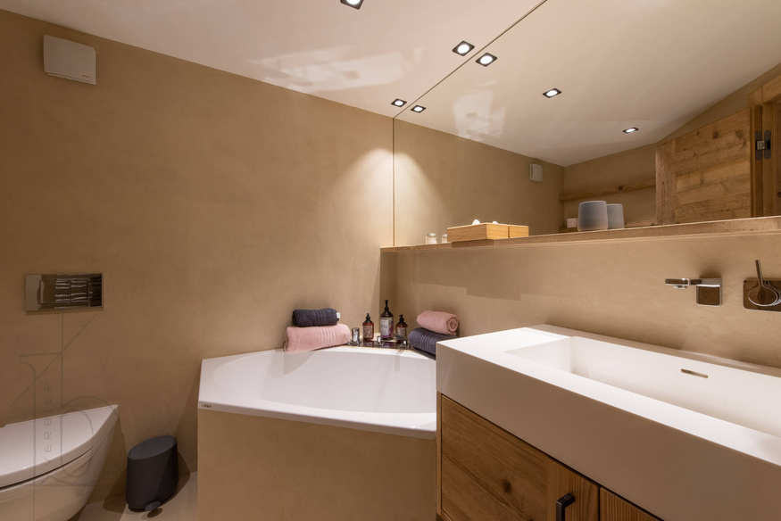 chalet-clambinet-verbier-salle-de-bain-baignoire-lavabo-25.jpg