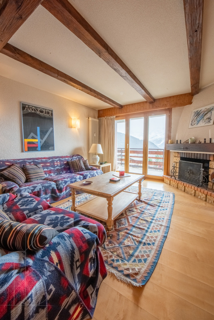 appartement-boucanier-103-verbier-sejour-grandes-fenetres-09.jpg