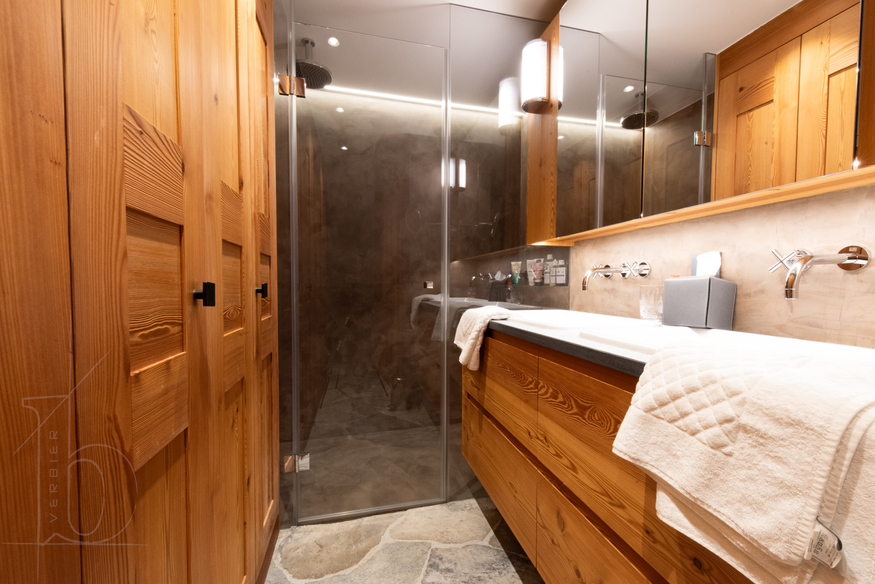 chalet-tanios-verbier-salle-de-bain-double-vasque-20.jpg