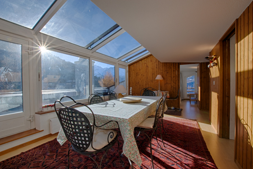 appartement-les-seracs-44-verbier-veranda-table-vue-12.jpg