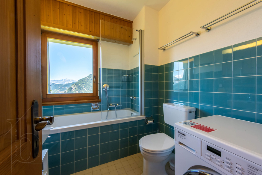 appartement-girolles-a64-verbier-salle-de-bain-carrelage-bleu-14.jpg