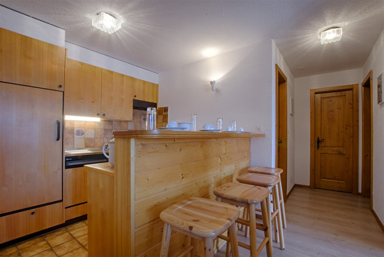appartement-flaminia-431-verbier-bar-cuisine-06.jpg
