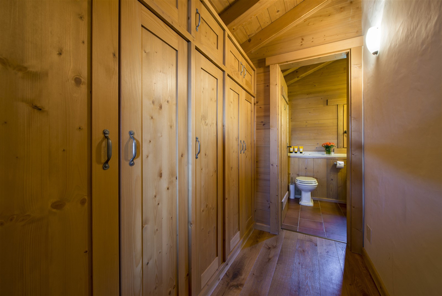 chalet-5-roses-verbier-couloir-chambres-21.jpg