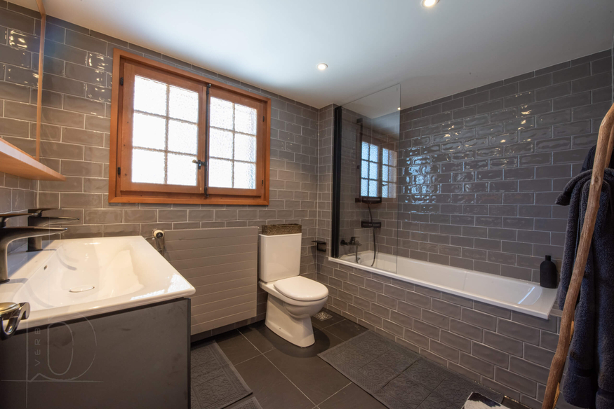chalet-sunbeam-verbier-salle-de-bain-baignoire-13.jpg