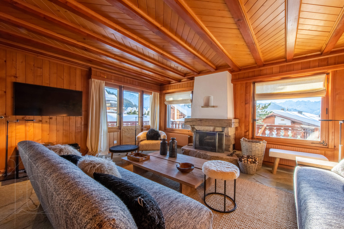 chalet-sunbeam-verbier-salon-cheminee-vue-2-02.jpg