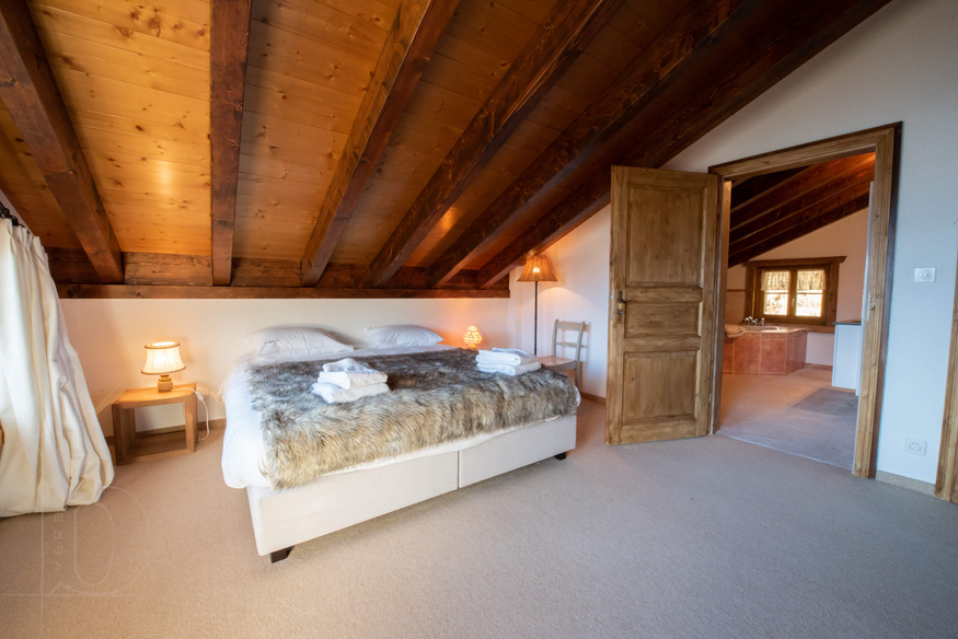 chalet-billabong-verbier-chambre-sous-combles-vue-ensemble-23.jpg