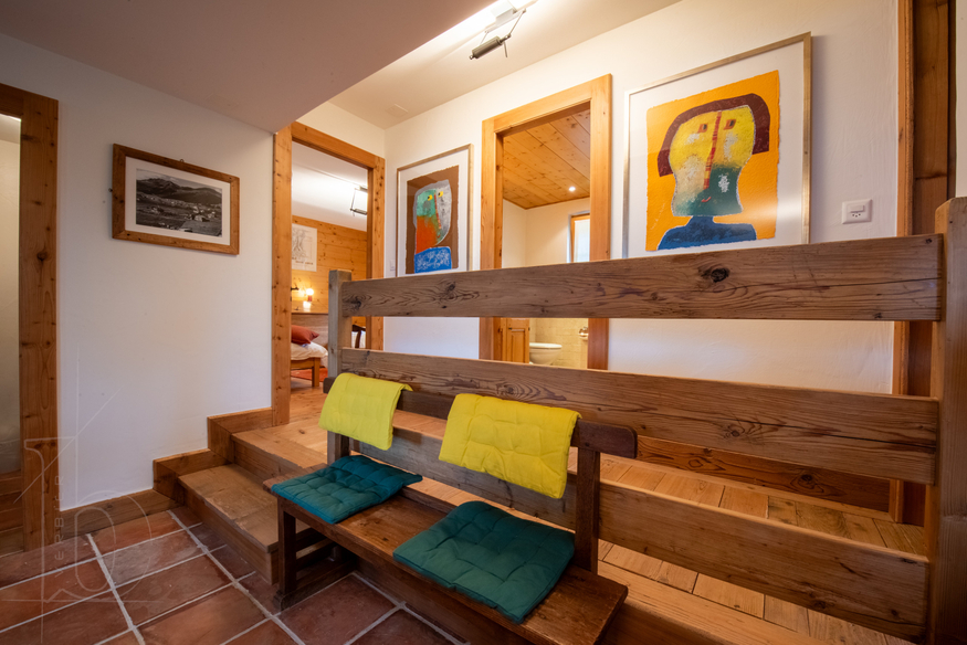 appartement-ecureuil-119-verbier-coin-entree-banc-08.jpg