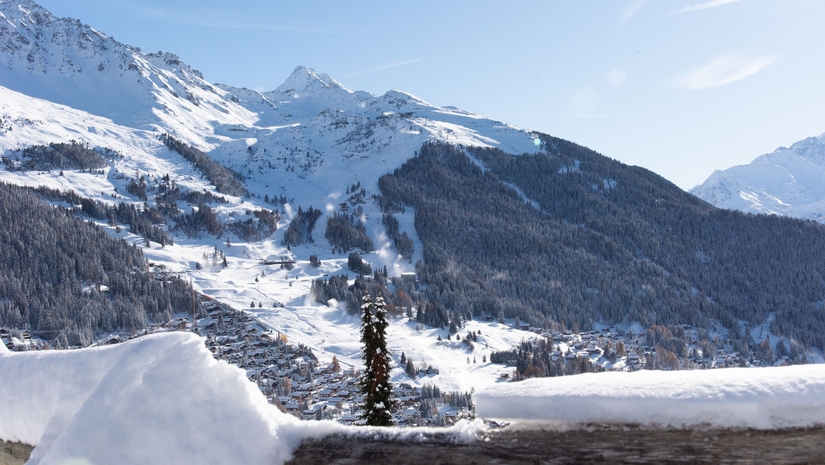 Vue panoramique montagnes enneigées – Chalet Off Market Verbier