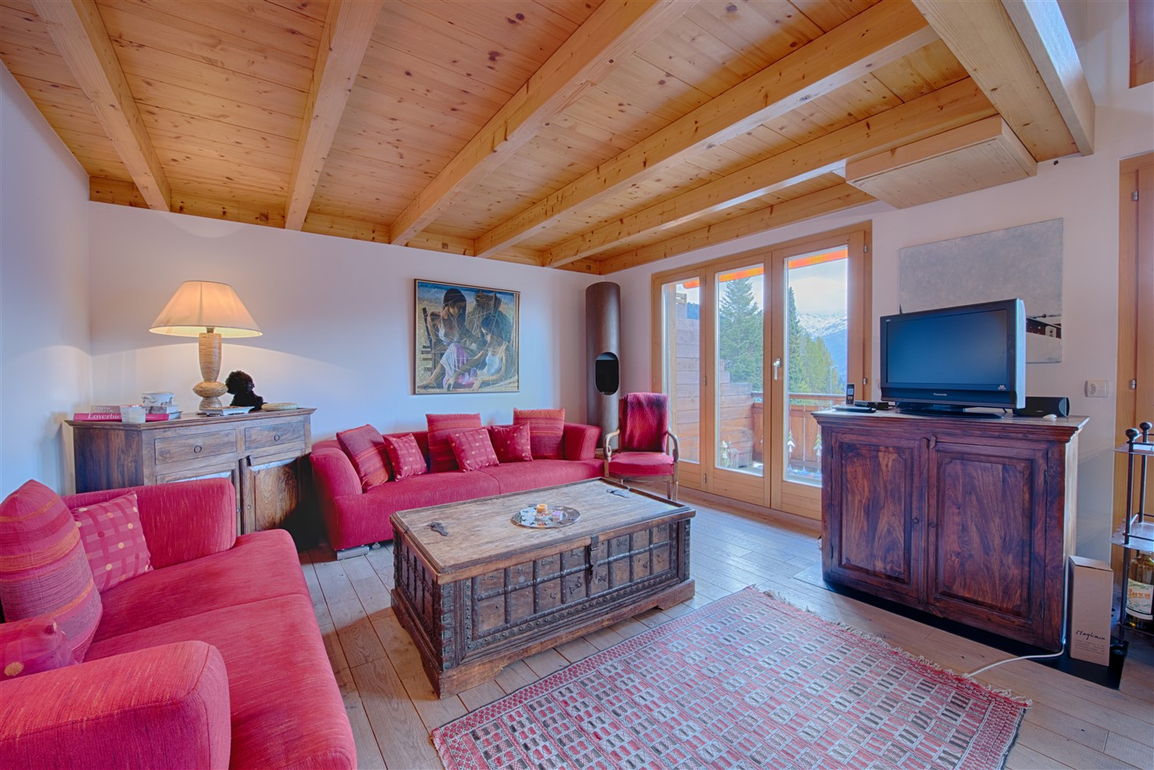 appartement-argousier-302-verbier-salon-canape-02.jpg